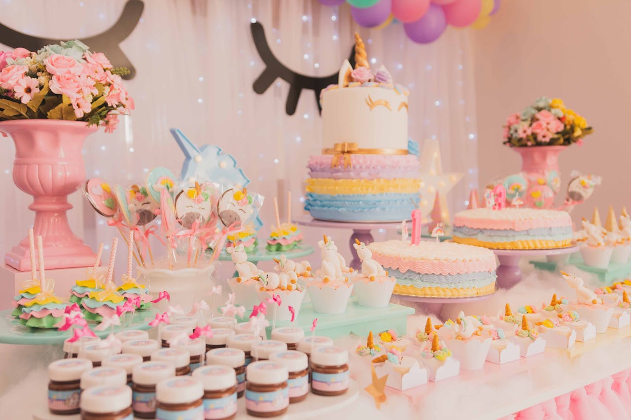 engagement-photography-03 A vibrant unicorn-themed birthday party setup with cakes, cupcakes, and decorations.